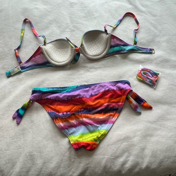 Victoria’s Secret Bikini Size Medium 34A - Picture 2 of 3